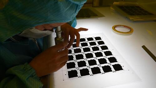 Blog công ty mới nhất về Các ứng dụng chính và xu hướng tương lai của khắc quang hóa học trong sản xuất tiên tiến