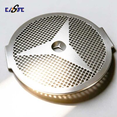 Grilles de haut-parleur gravées sur métal personnalisées pour l'amélioration du son automobile avec des performances acoustiques supérieures